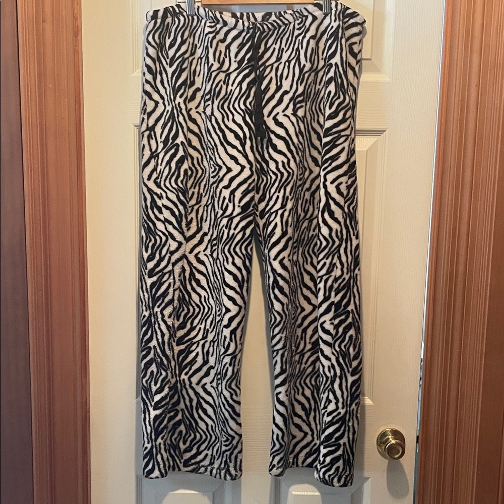 June Daisy/Chic Zebra Pattern pj pants women’s size Lrg